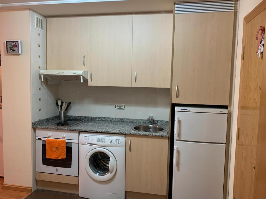 Apartamento Mota-2 Huca-Los Prados; Parking Y Wifi Gratis Oviedo Esterno foto